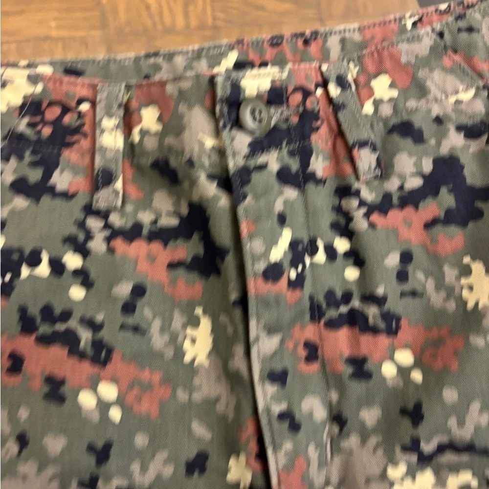NWT! Levi's Multicolor Cargo Shorts Size 27